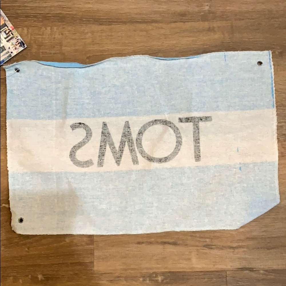 TOMS flag - Picture 2 of 4